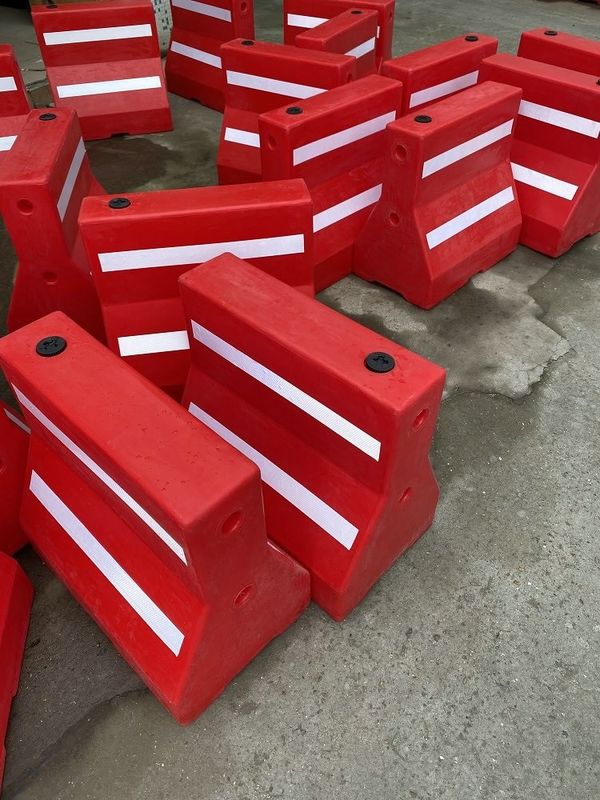 Χρώματα οδικών εμποδίων 560x560 4 προϊόντων Rotomolding